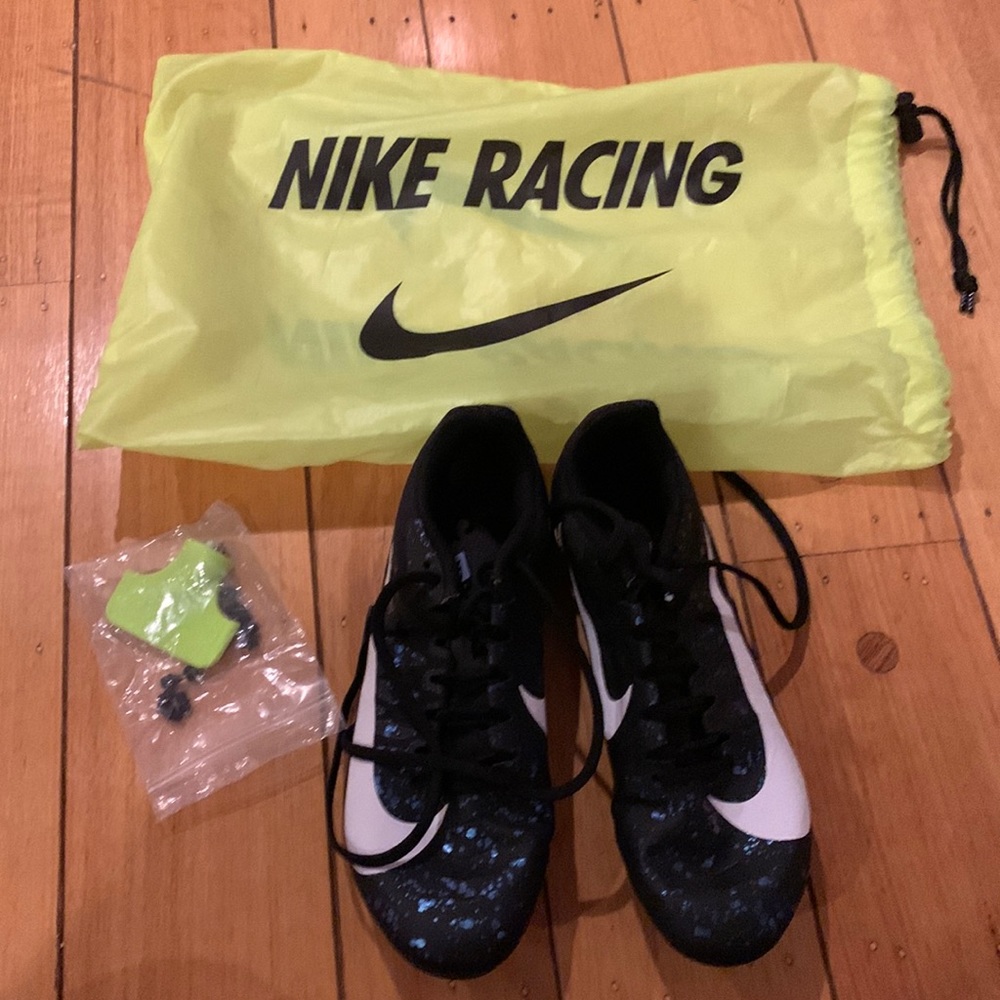 Nike racing “sprint” spikes size 7.5 includes carrying bag, 12 spikes & tool